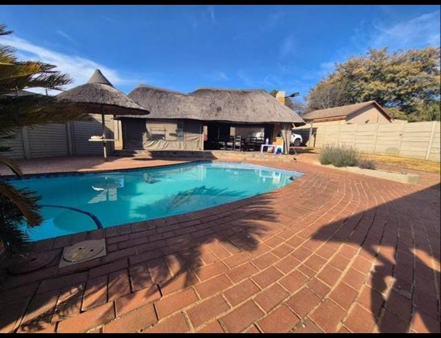 4 BEDROOM HOUSE FOR SALE IN GREEN HILLS